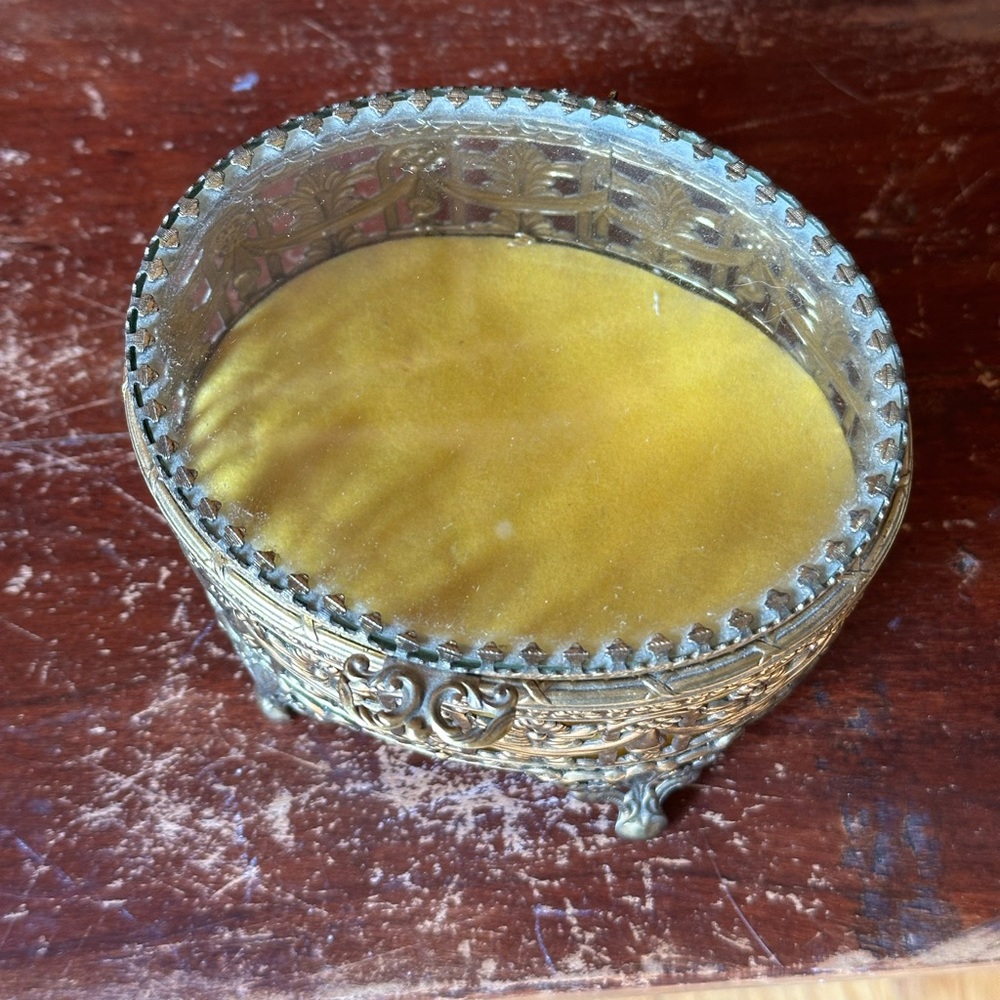 SOLD Vintage 1950s Casket Jewelry box Hollywood Regency Glass Gold metal trinket - Picture 6 of 7